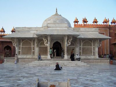 https://www.delhitourism.com/images/agra-chistis-tomb-seightseeing.jpg